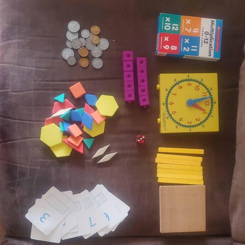 Bright Educational Math Manipulatives Set - Yellow Clock & Multicolored Shapes